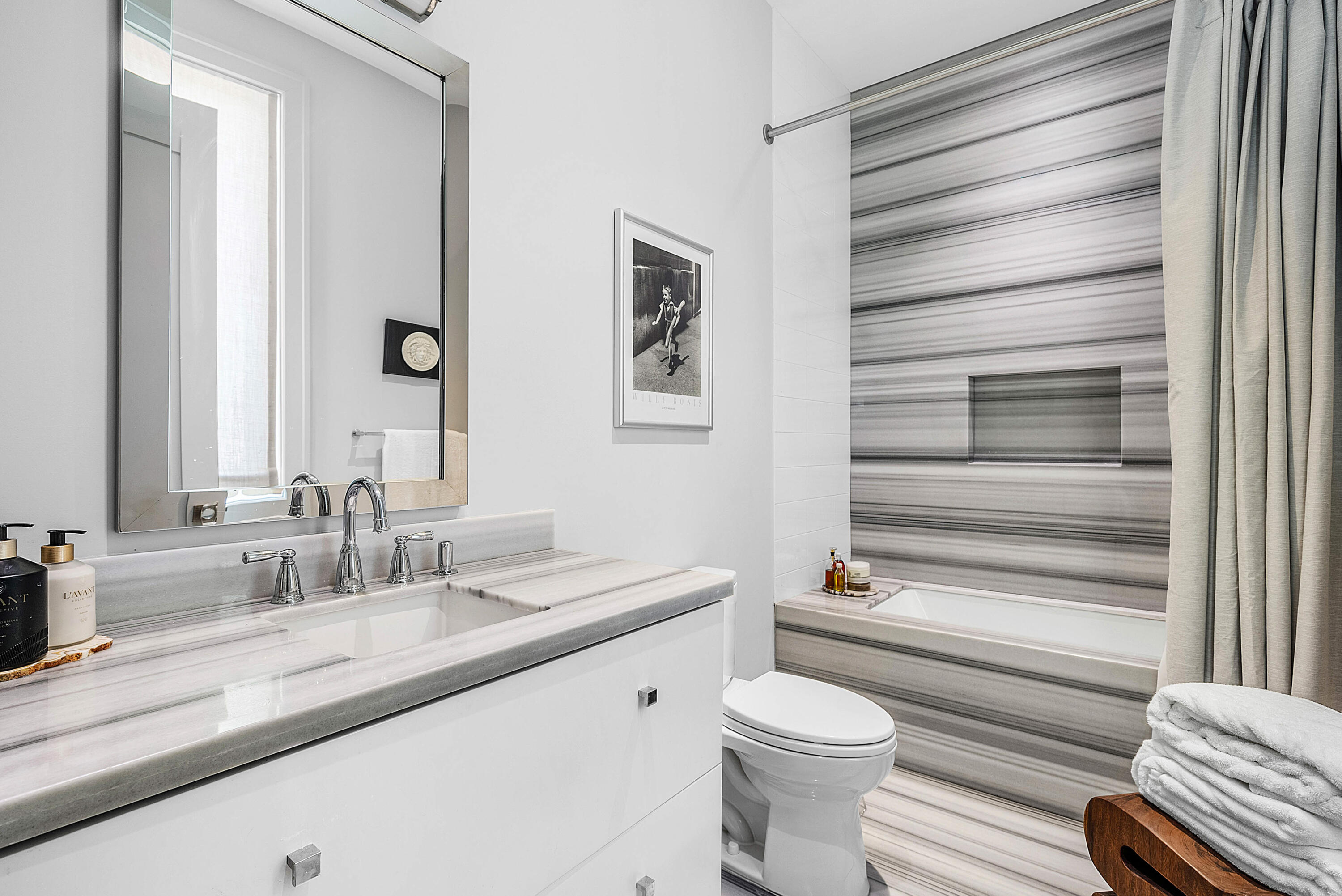 896 NE Mulberry Drive