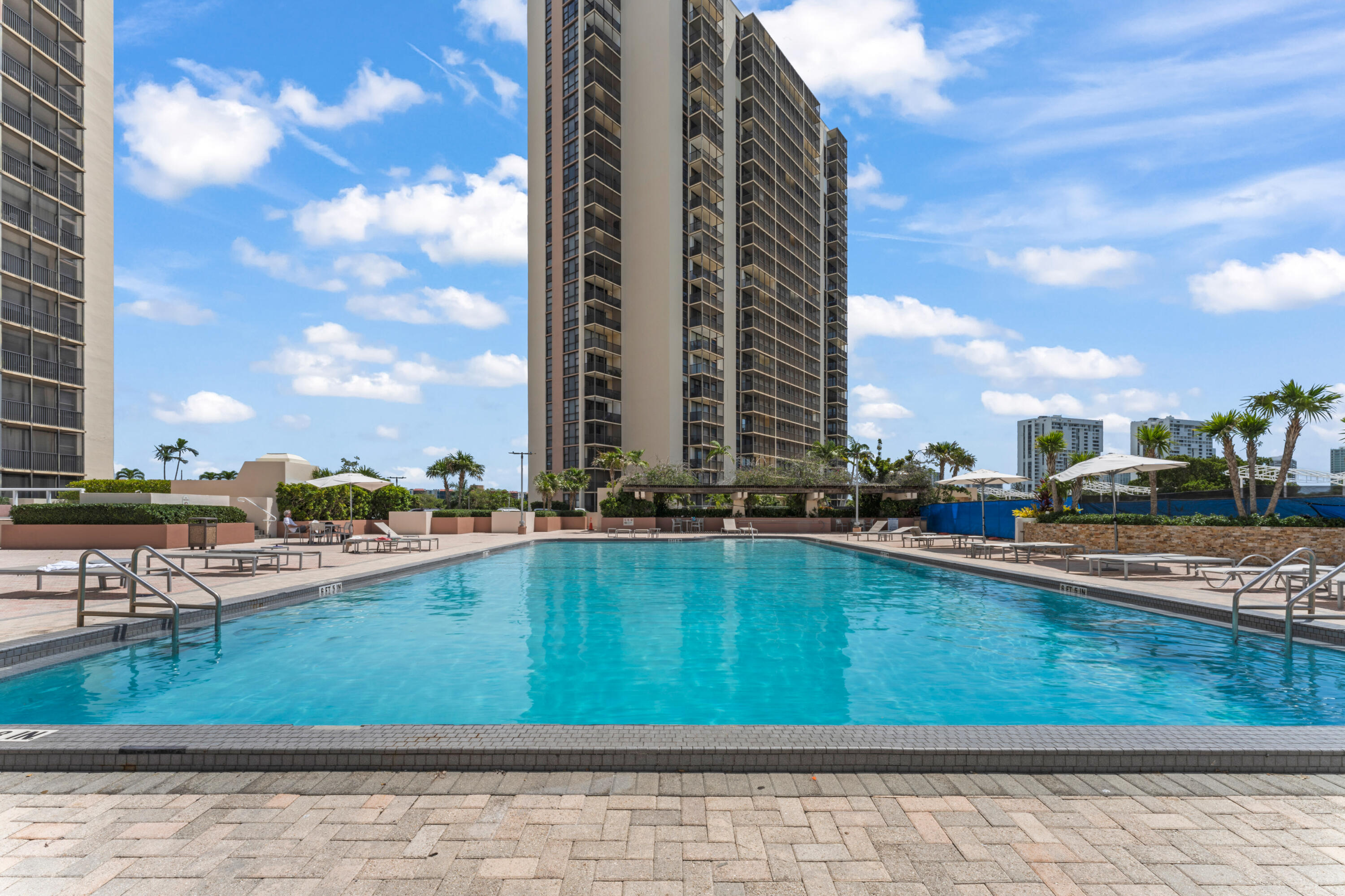 20379 W Country Club Drive 937