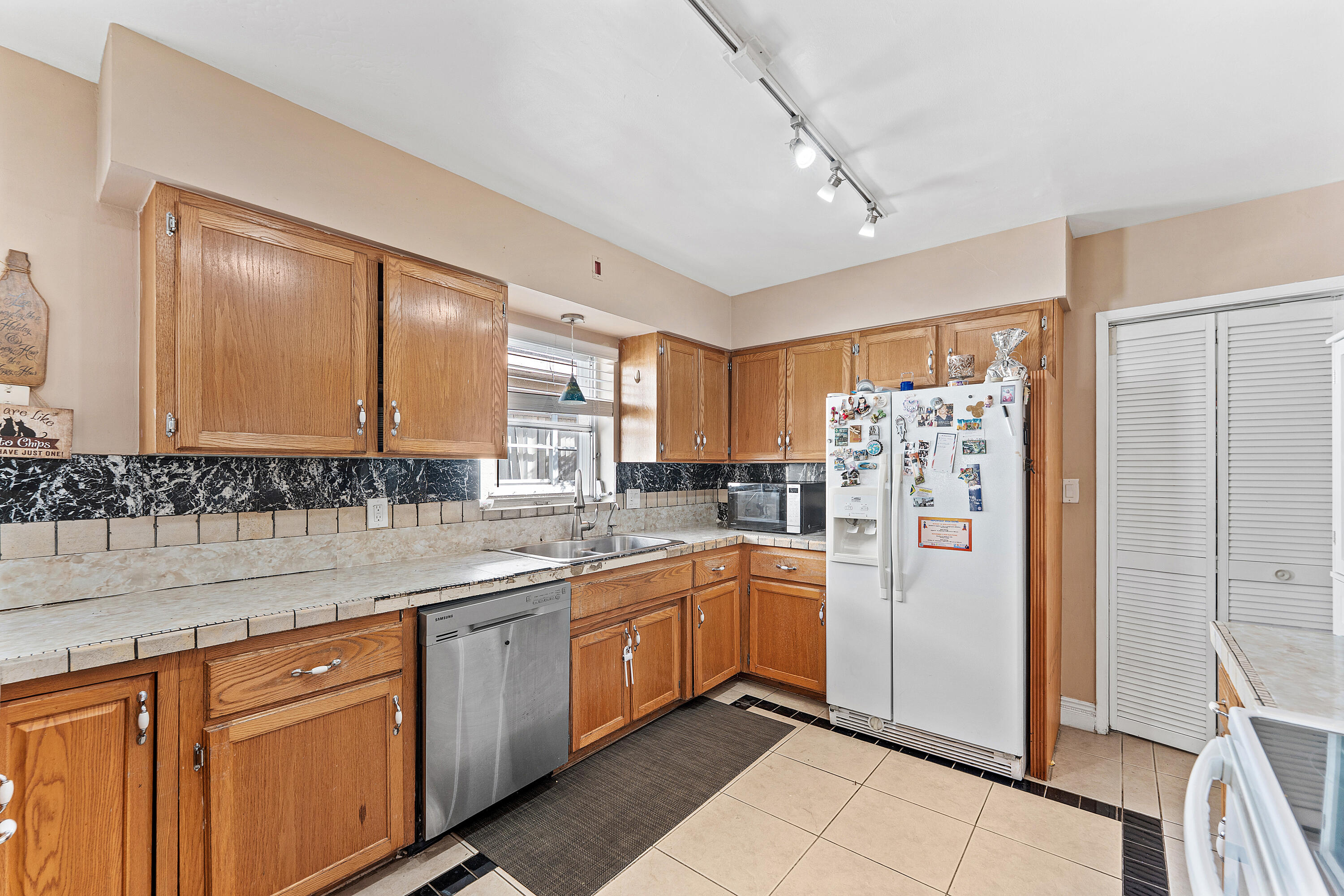 3680 NE 15th Terrace