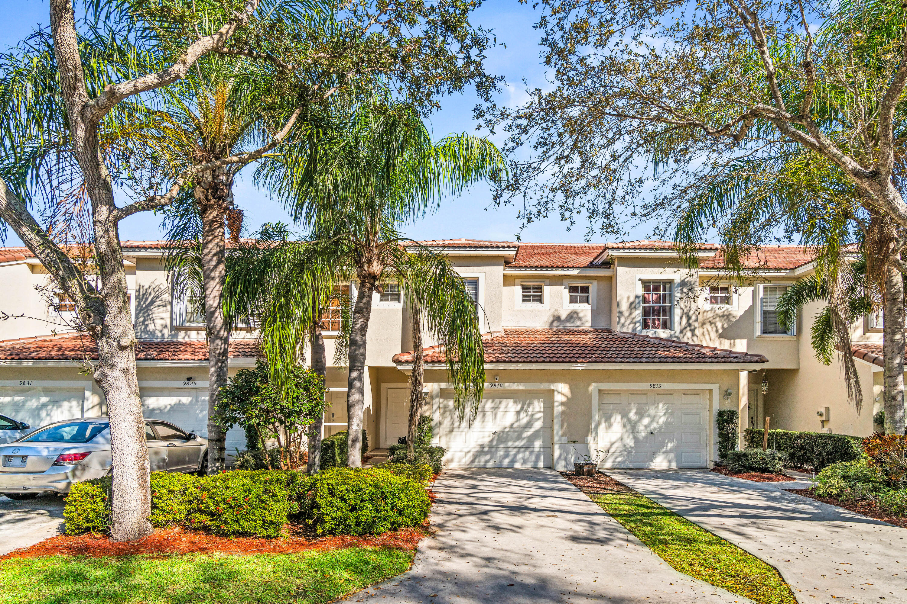 9819 Lago Drive