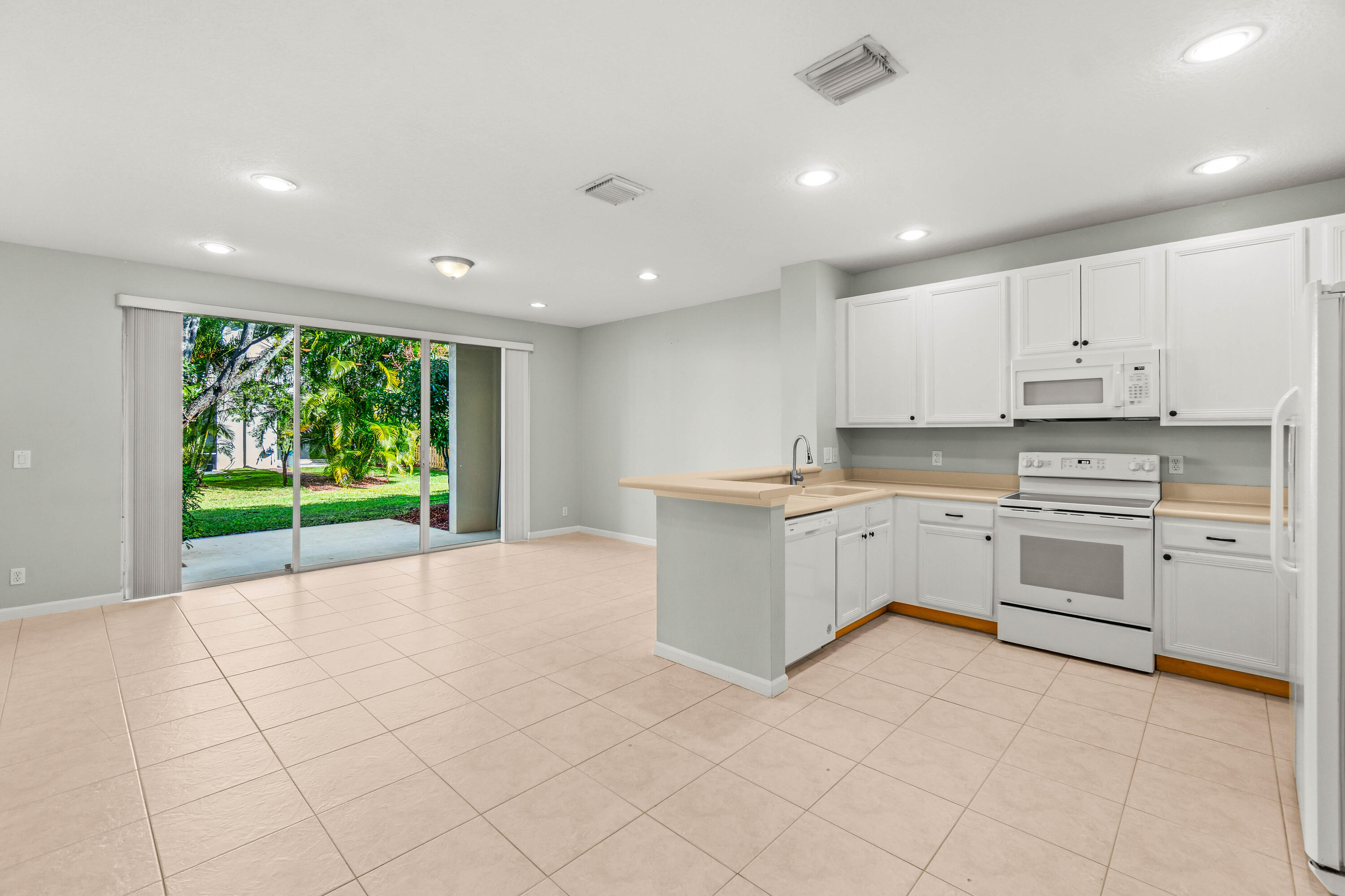9819 Lago Drive