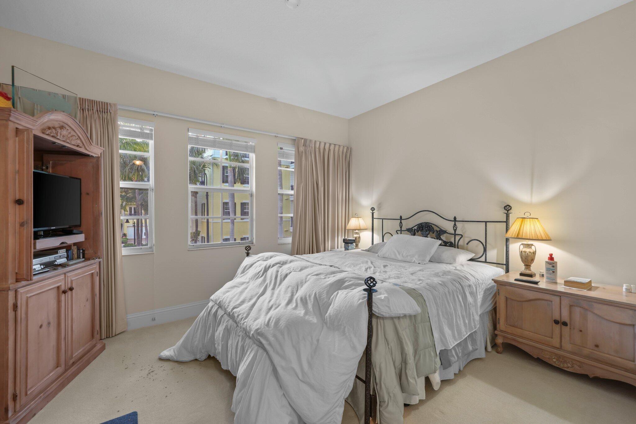 226 N Latitude Circle 203