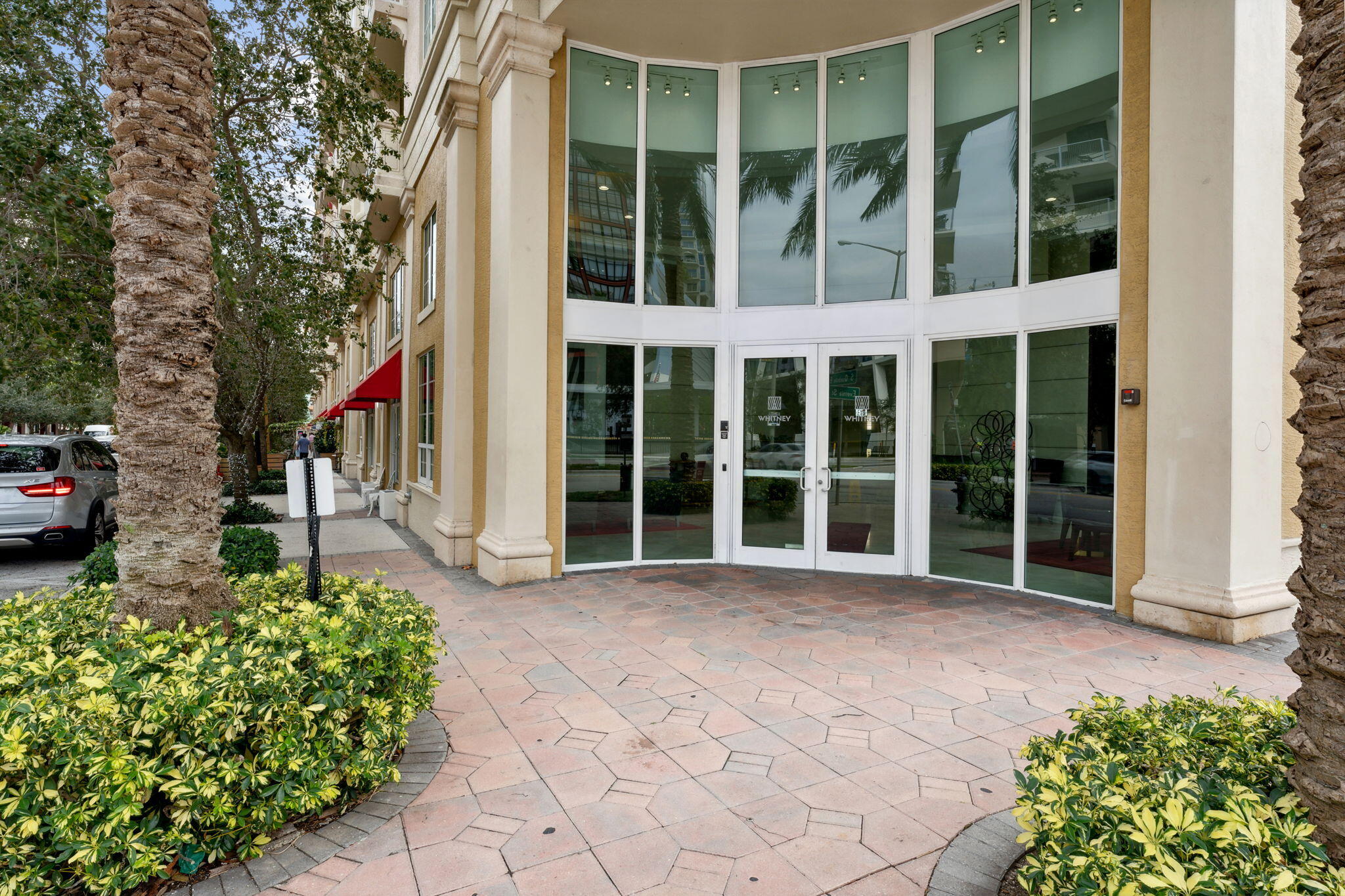 410 Evernia Street 414