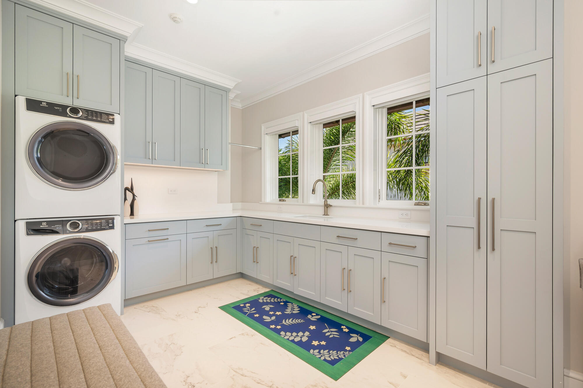 218 Everglade Avenue