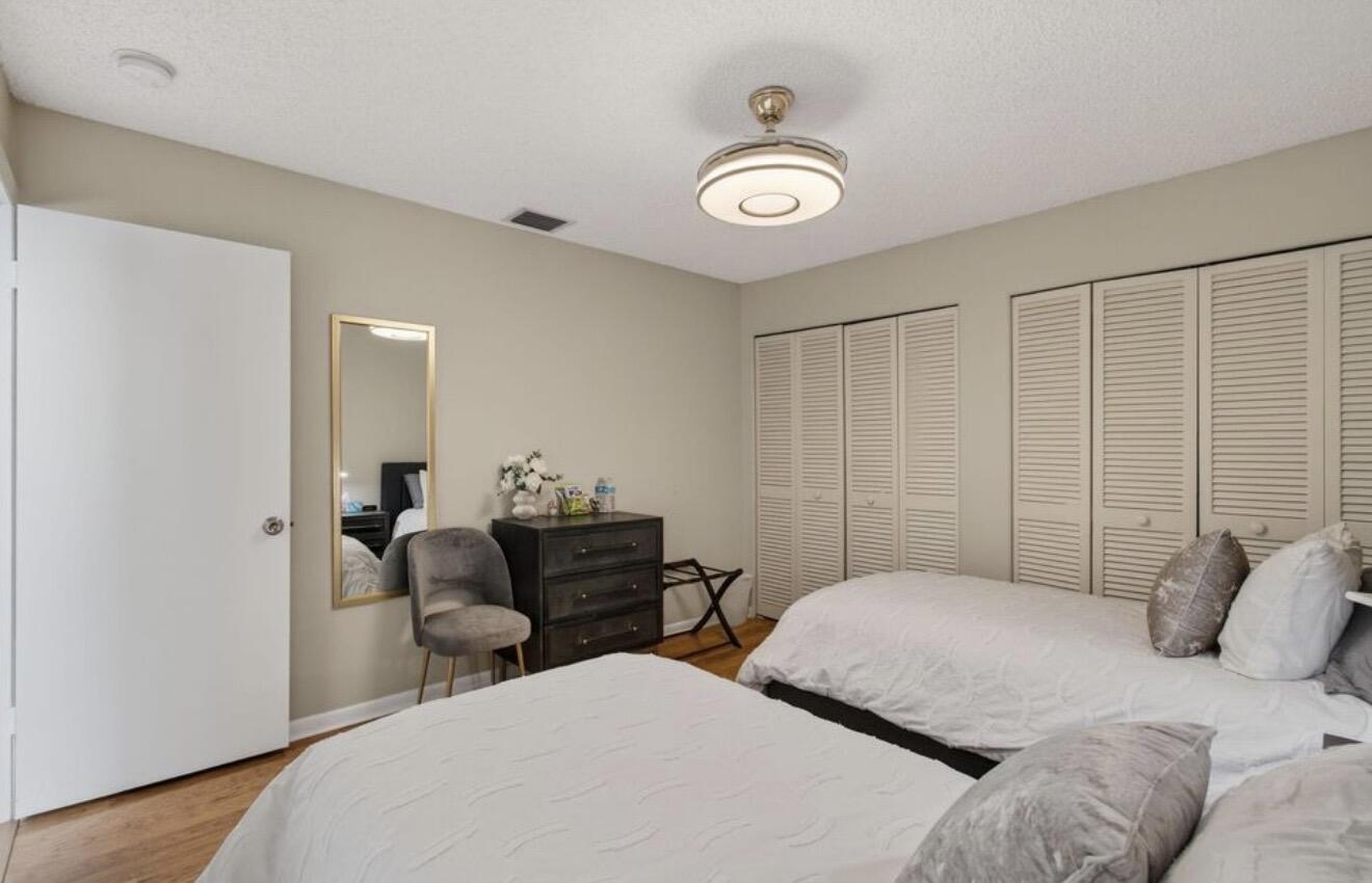 7745 Stanway Place E