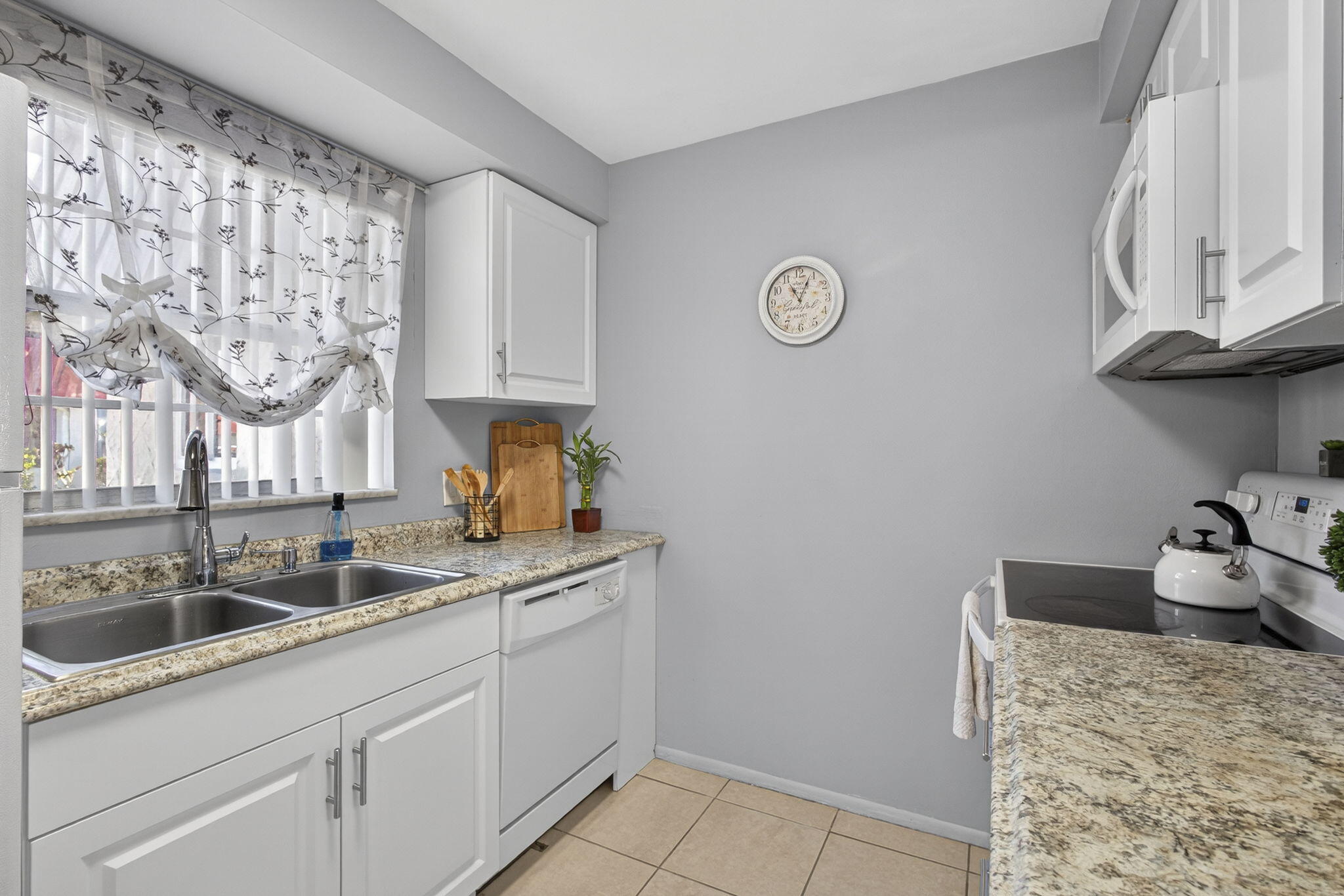 12020 W Greenway Drive 102