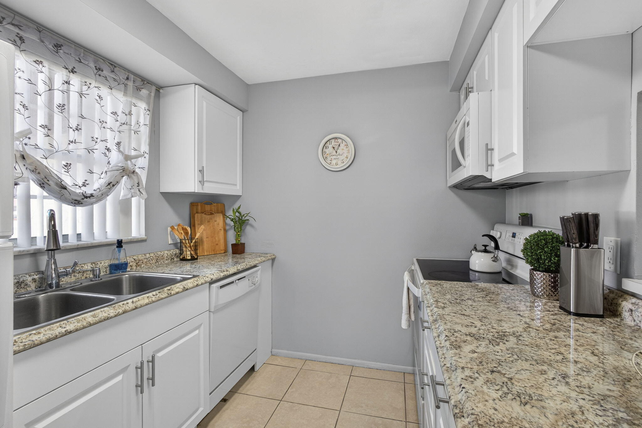 12020 W Greenway Drive 102