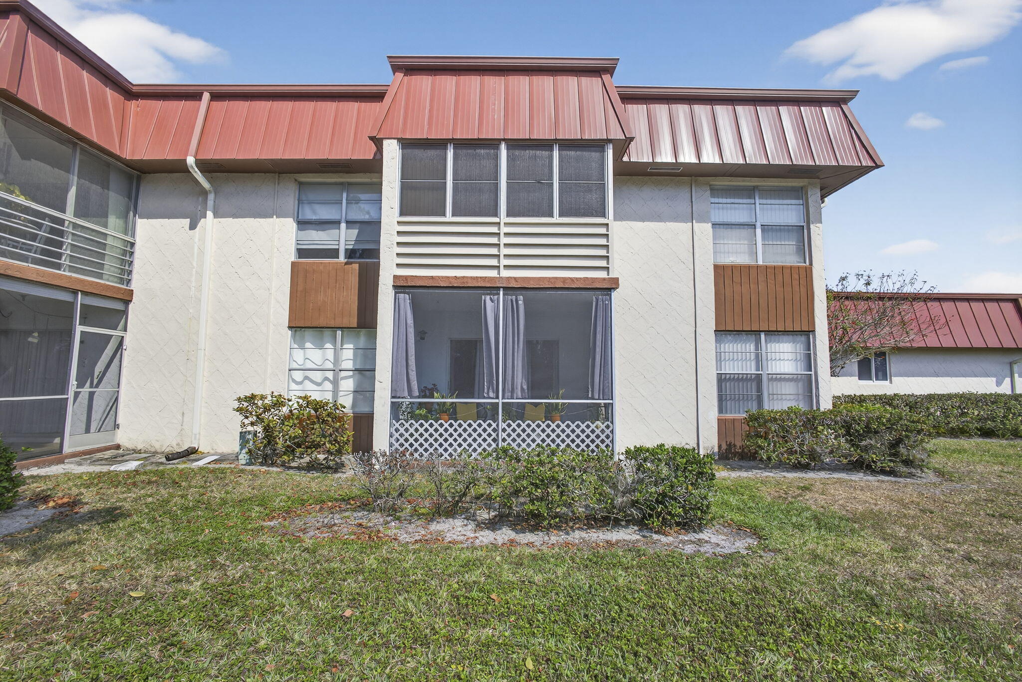 12020 W Greenway Drive 102