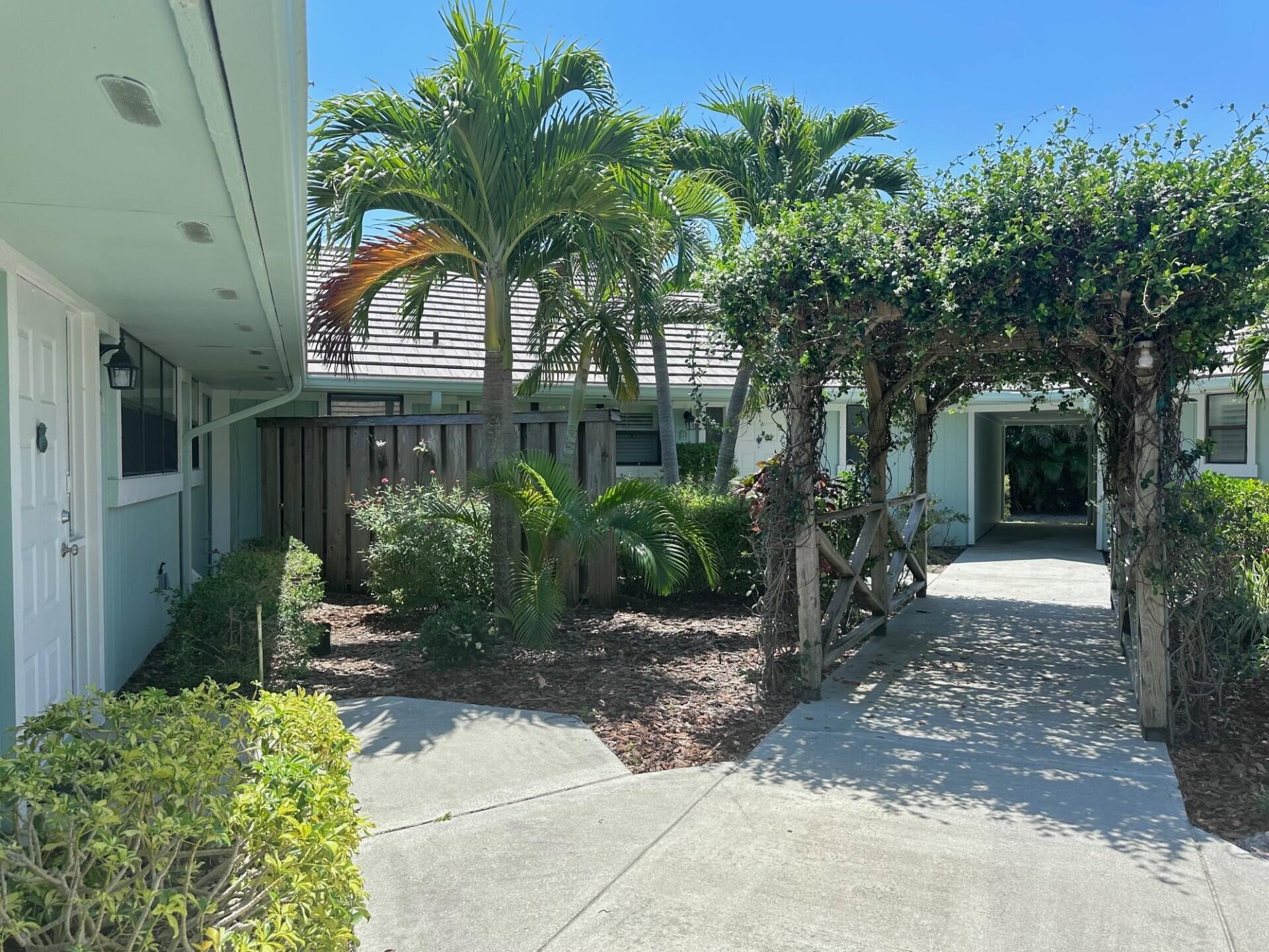 1127 E Seminole Avenue 29a