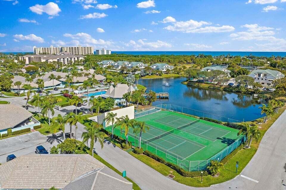 1127 E Seminole Avenue 29a