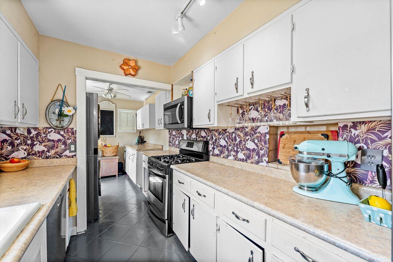 102 NE 22nd Street