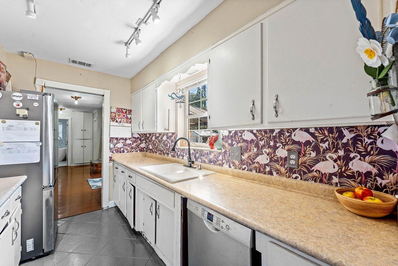 102 NE 22nd Street