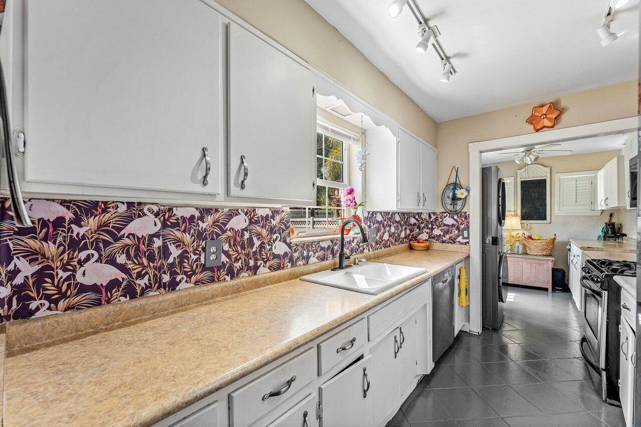 102 NE 22nd Street