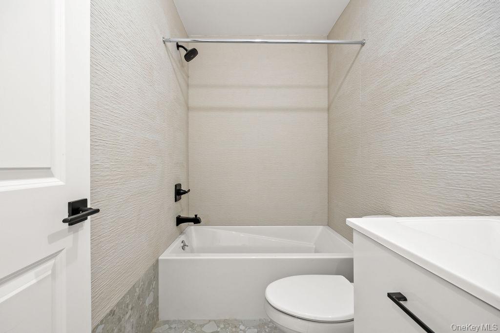 62 Blauvelt Road Unit: 202