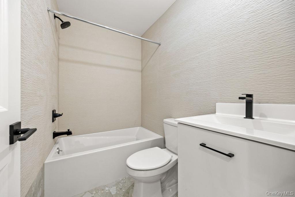 62 Blauvelt Road Unit: 202
