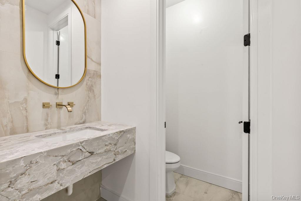 105 N Cole Avenue Unit: 213