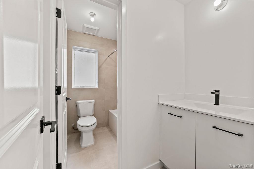 105 N Cole Avenue Unit: 213