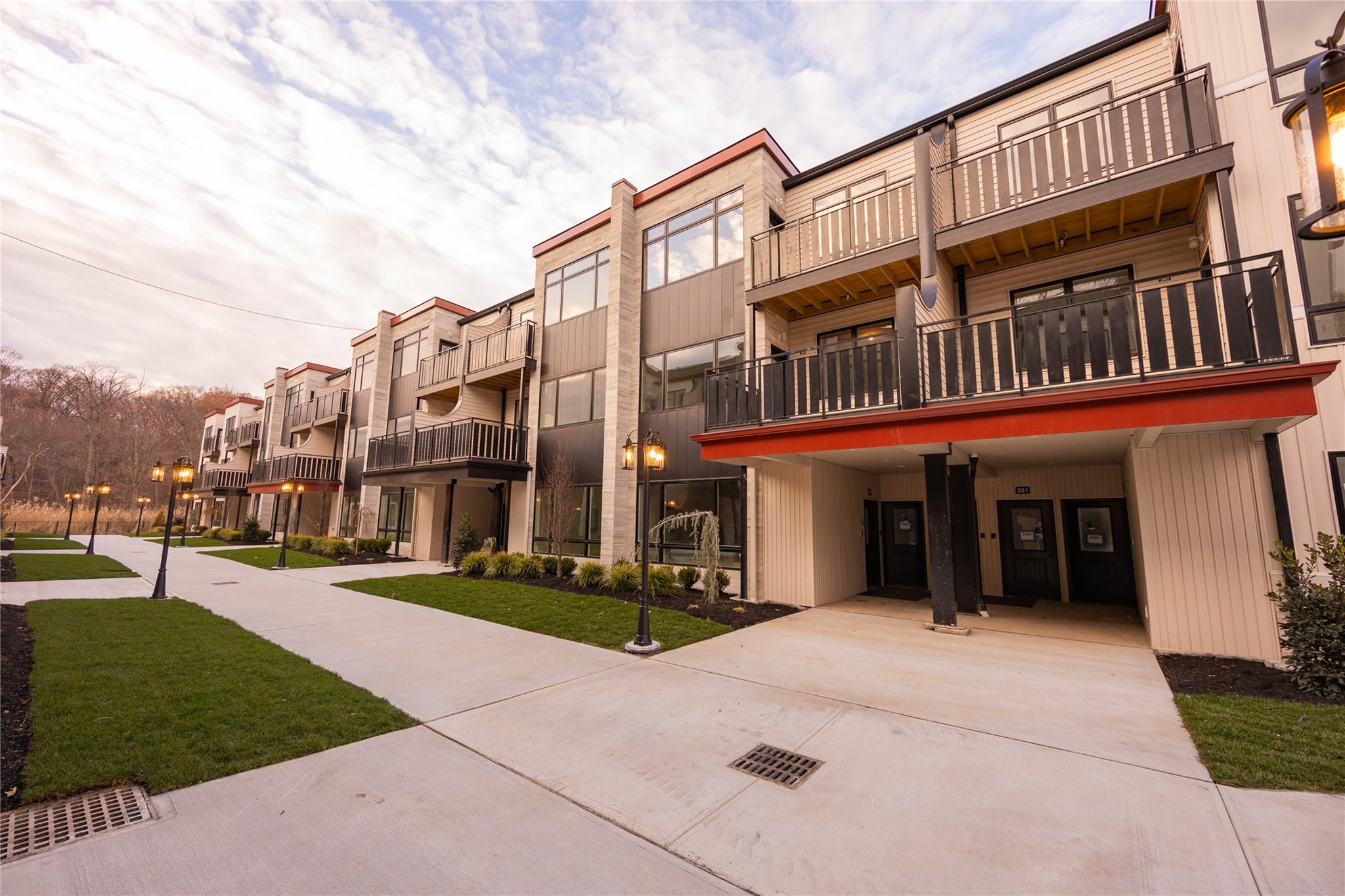 10 Crest Court Unit: 308