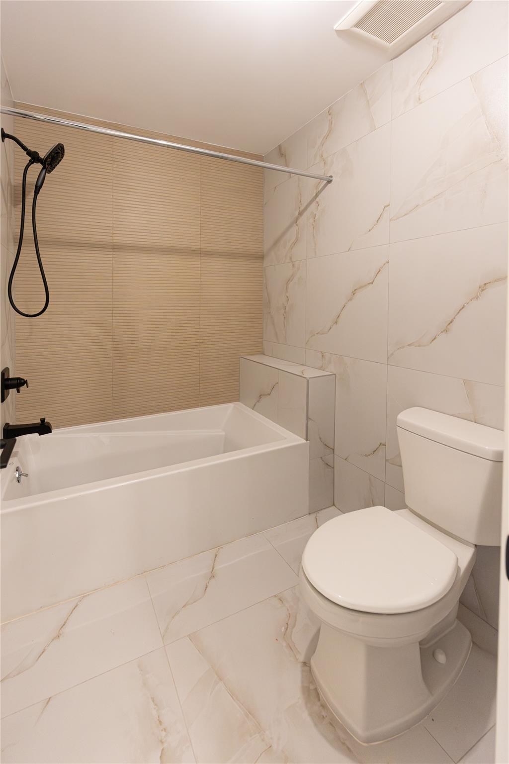 3 Carlton Road Unit: 201