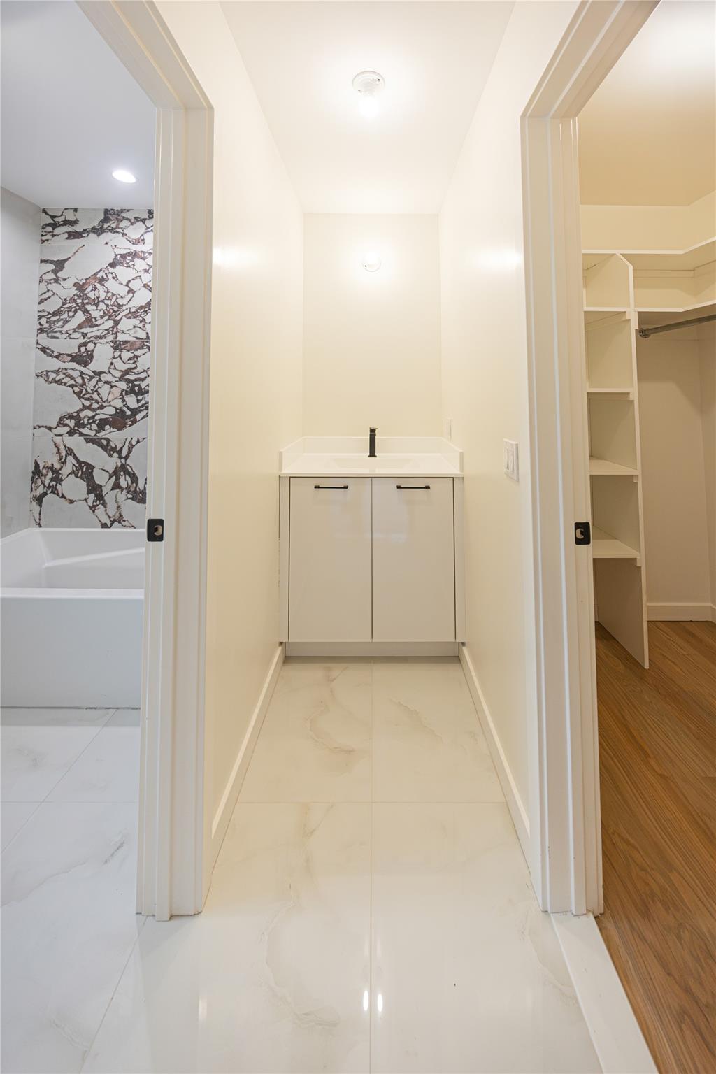 3 Carlton Road Unit: 201