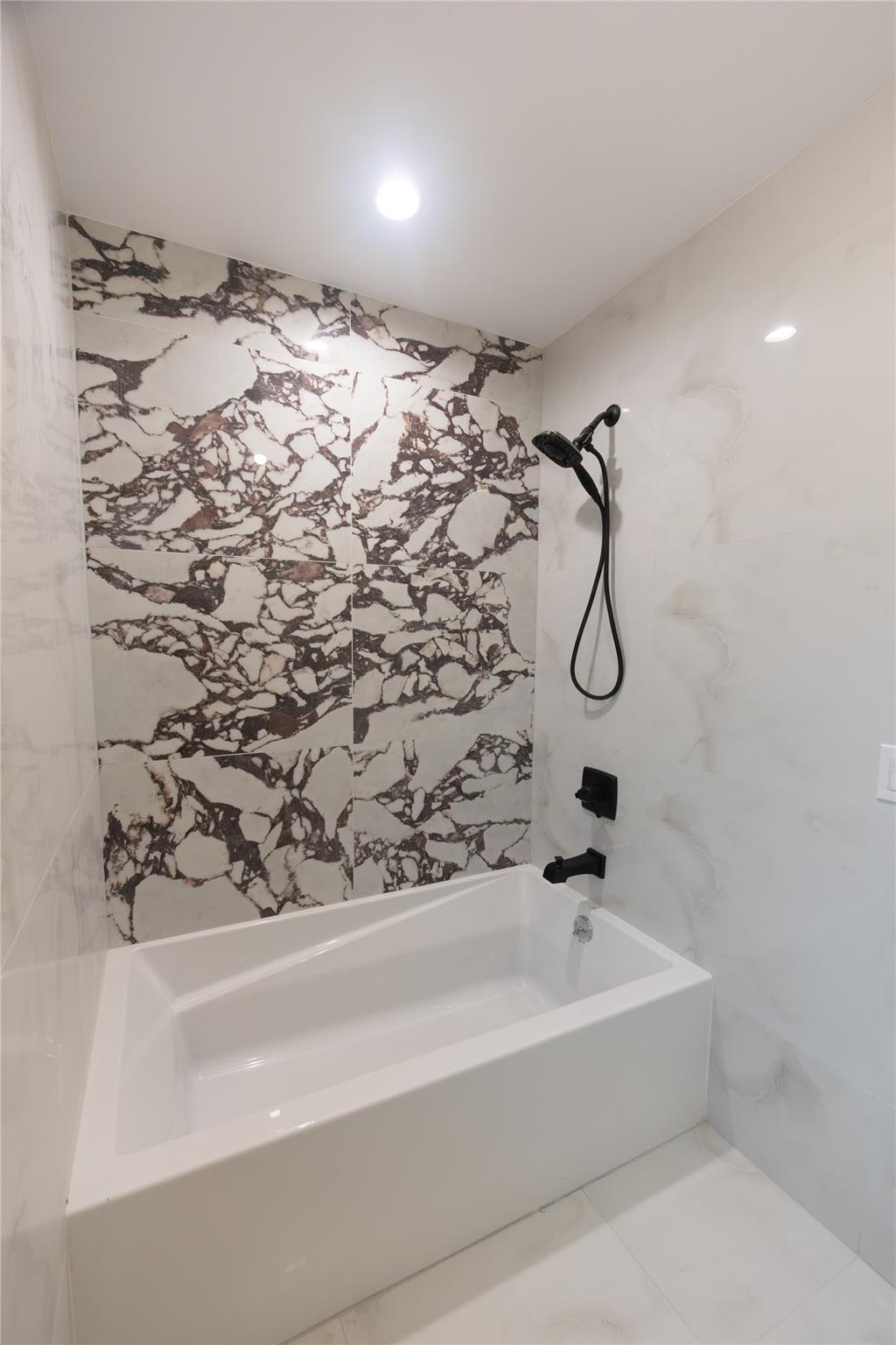 3 Carlton Road Unit: 201