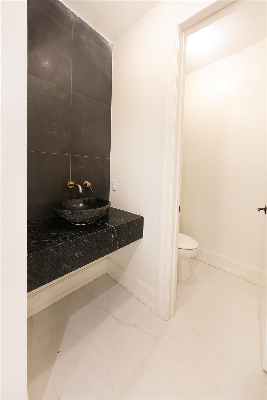 3 Carlton Road Unit: 201