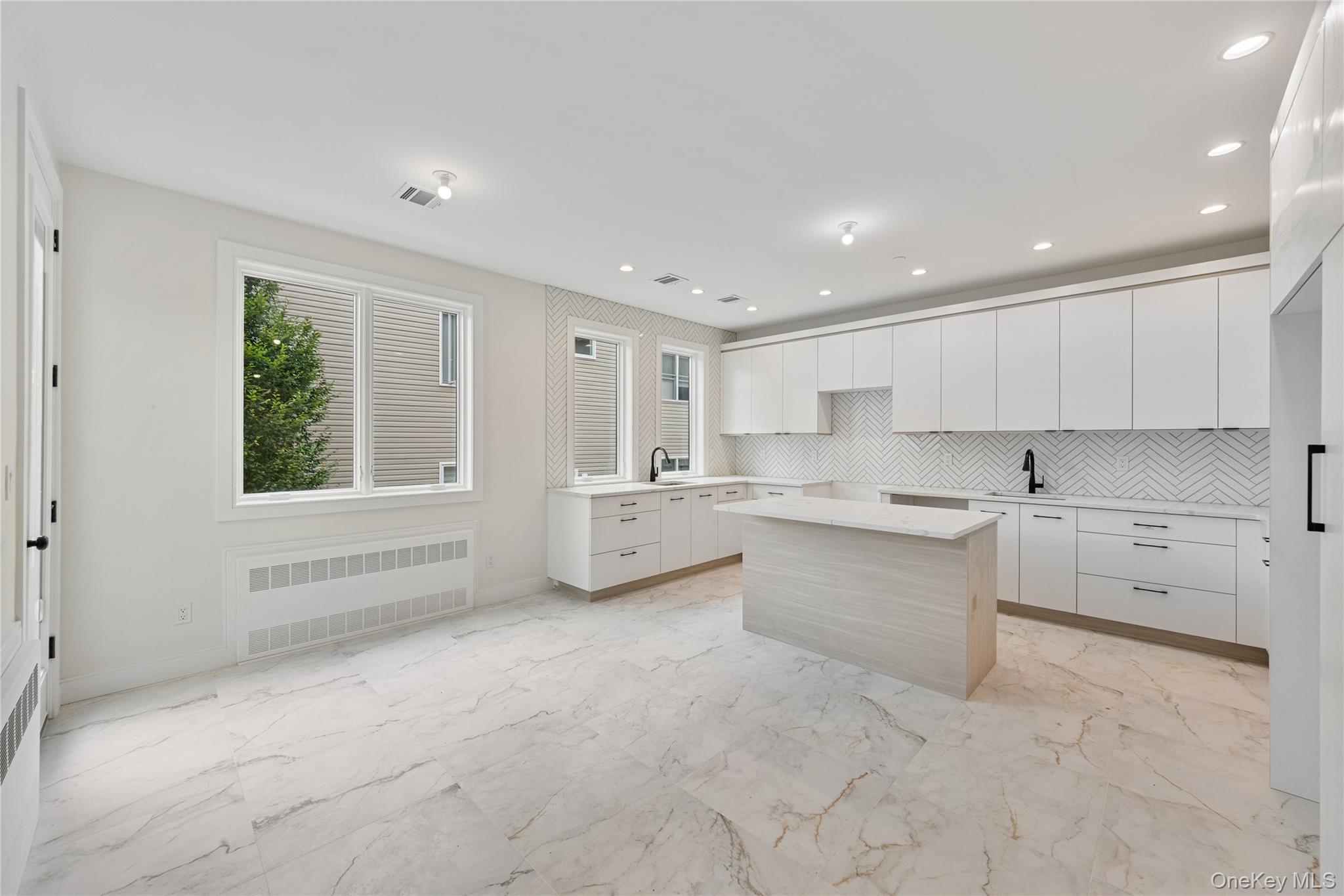 470 W Central Avenue Unit: 202