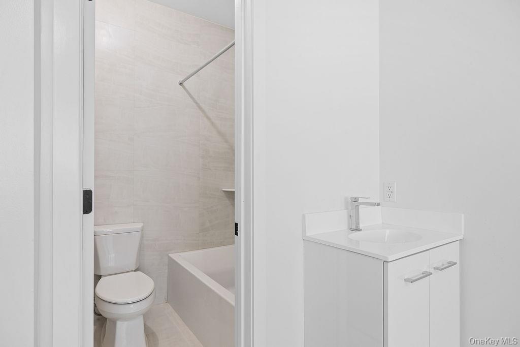472 W Central Avenue Unit: 105