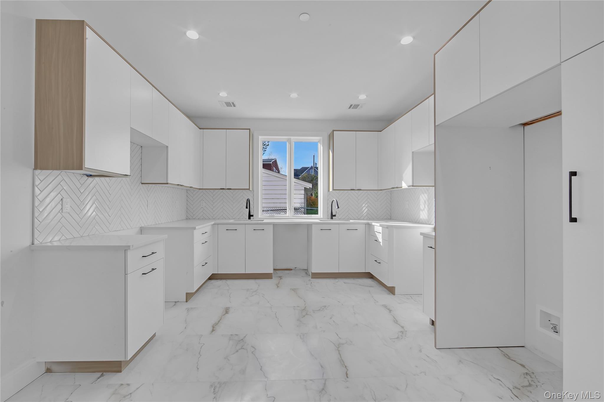 478 W Central Avenue Unit: 203