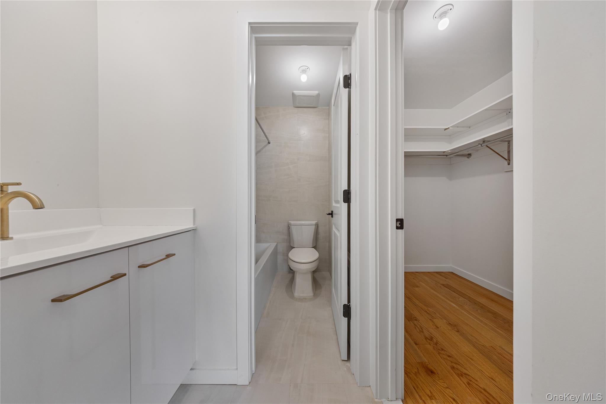 472 W Central Avenue Unit: 204