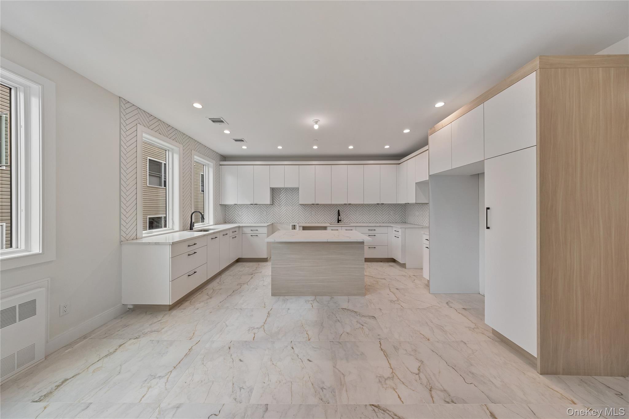 472 W Central Avenue Unit: 204