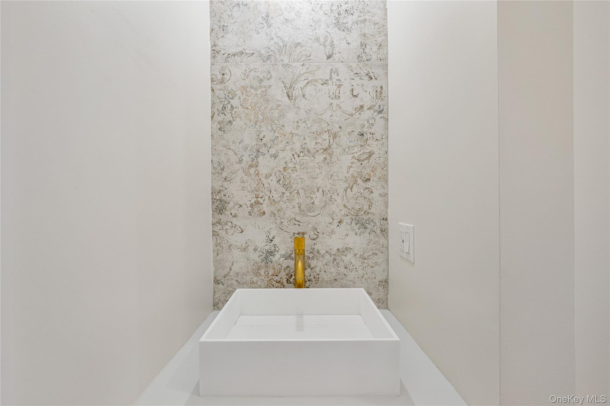 472 W Central Avenue Unit: 204