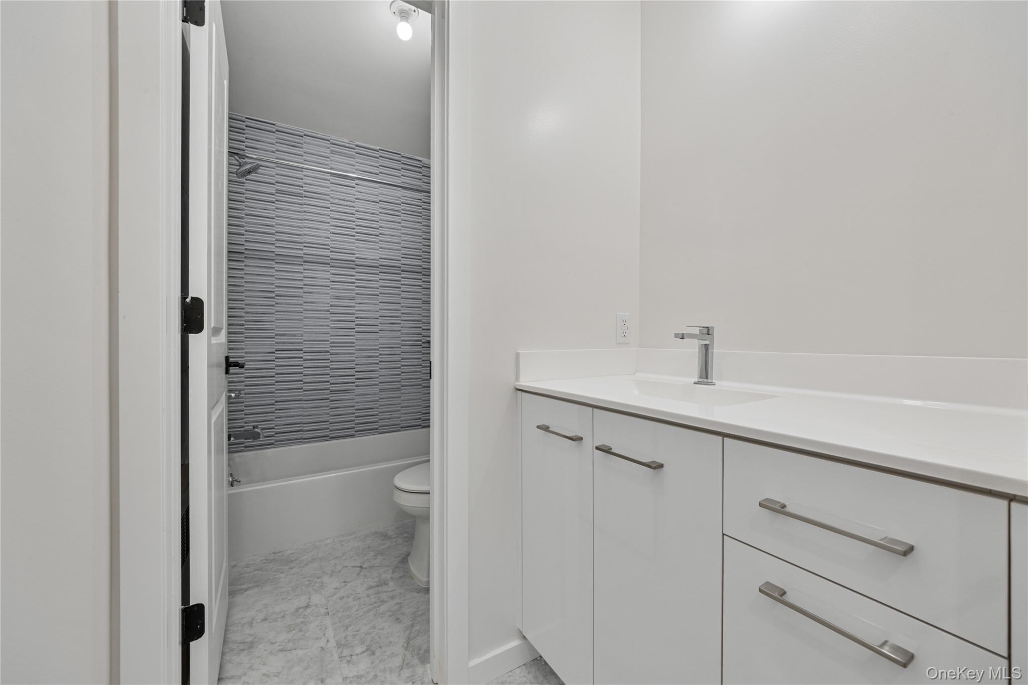 472 W Central Avenue Unit: 204