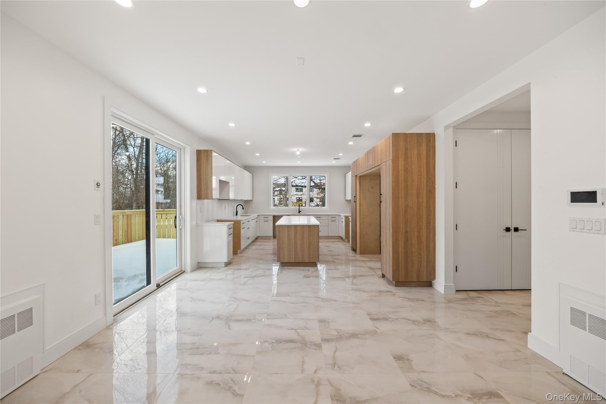 105 N Cole Avenue Unit: 202