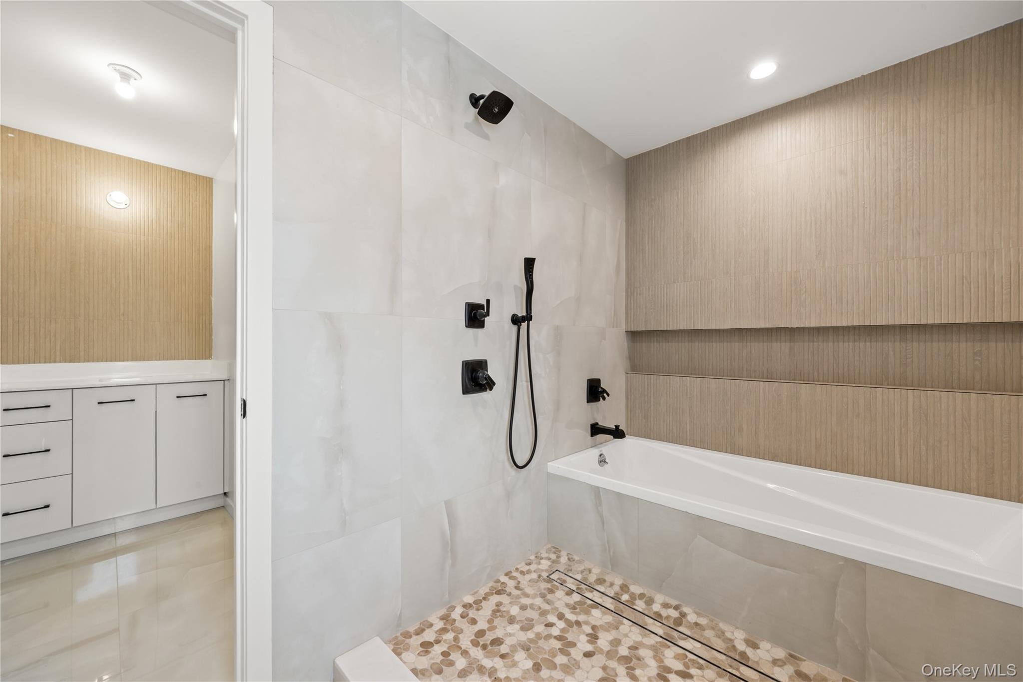 105 N Cole Avenue Unit: 202