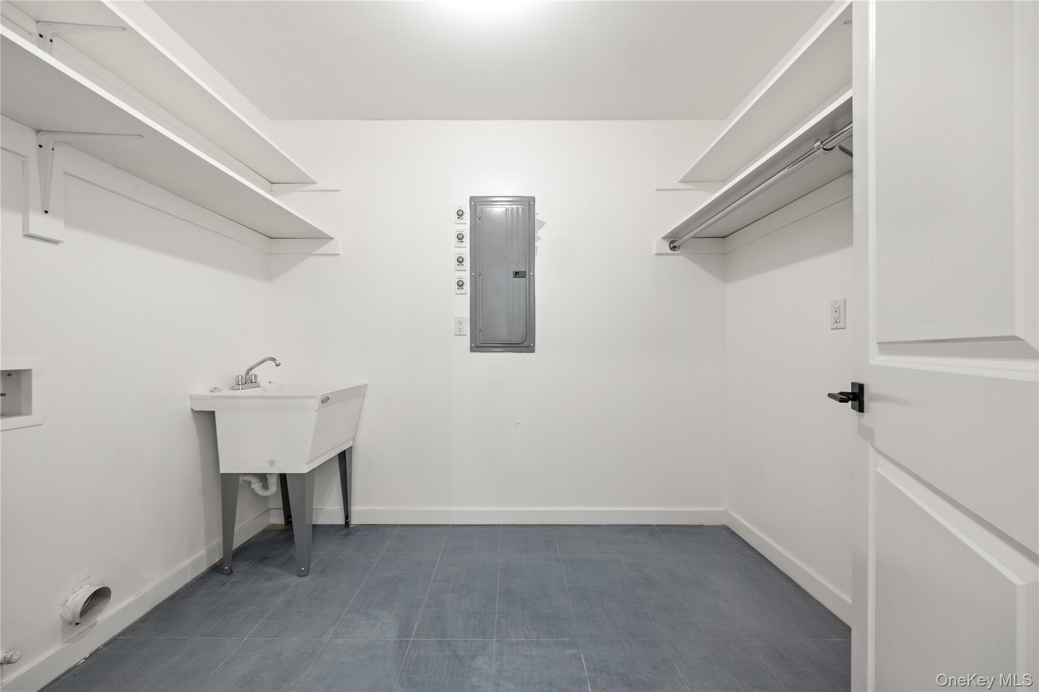 105 N Cole Avenue Unit: 202