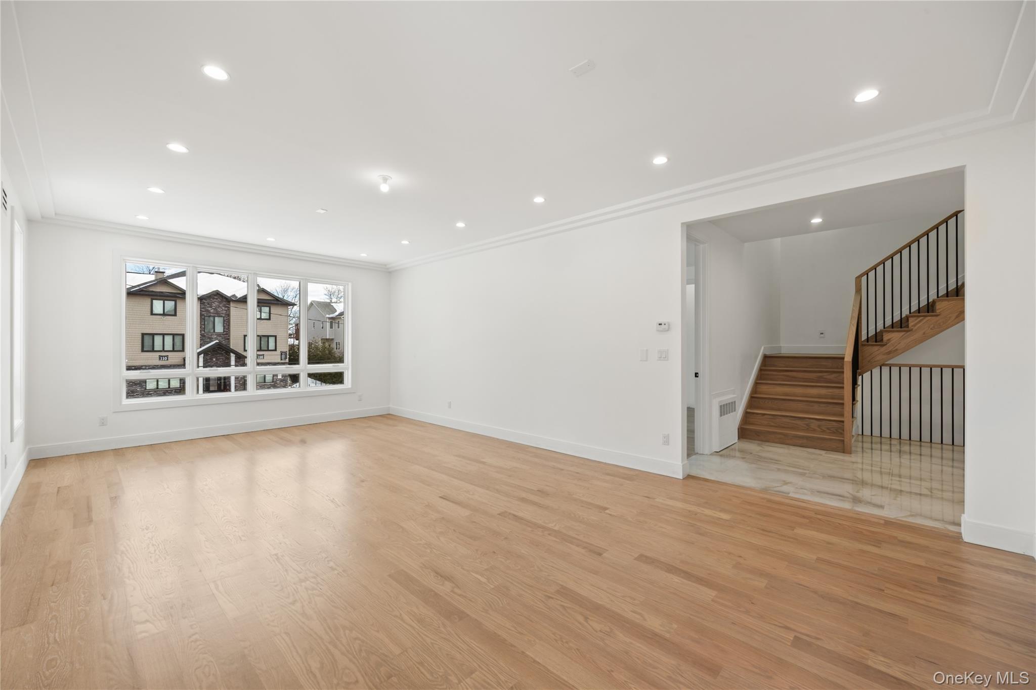 105 N Cole Avenue Unit: 202