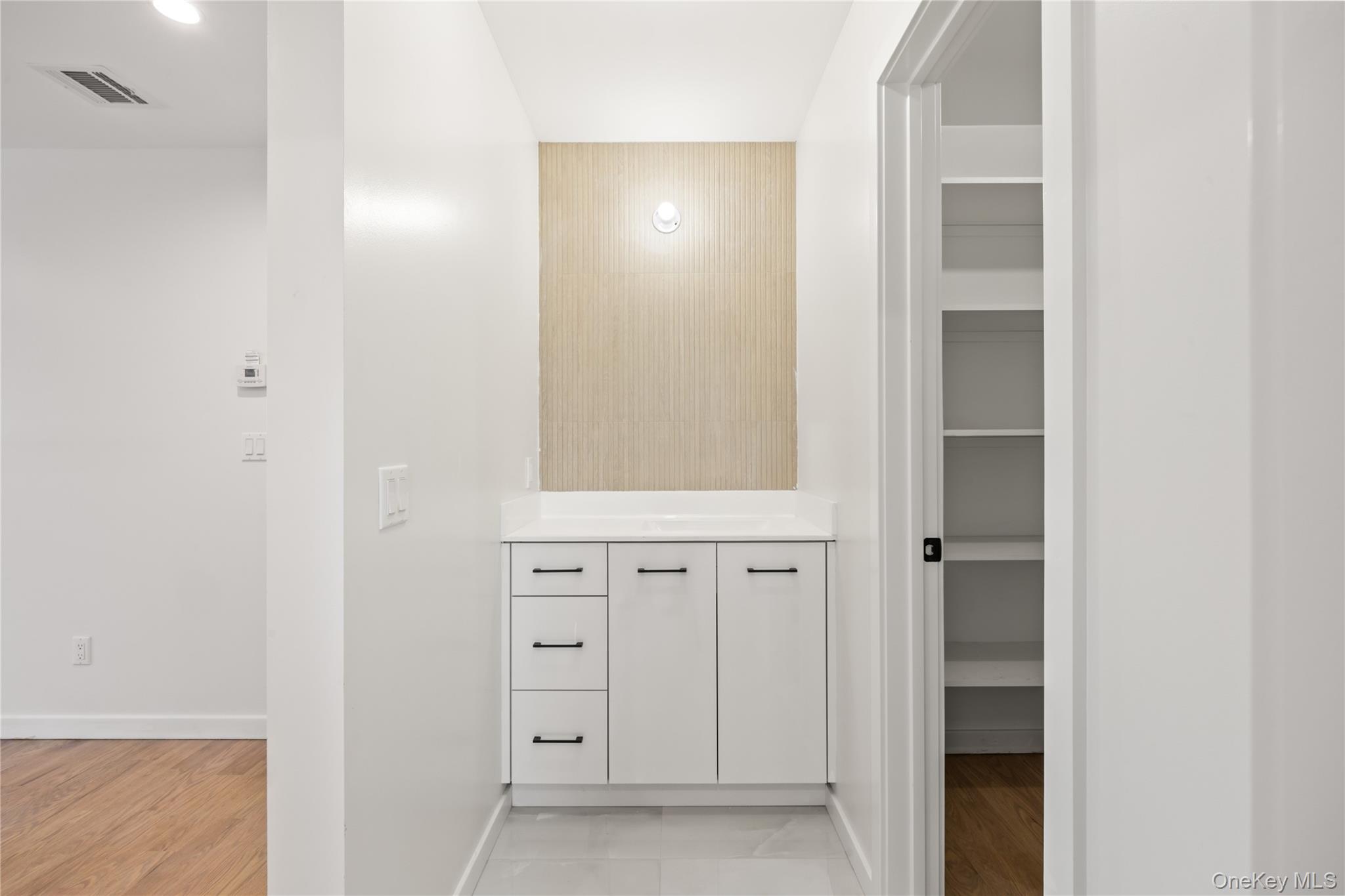 105 N Cole Avenue Unit: 202