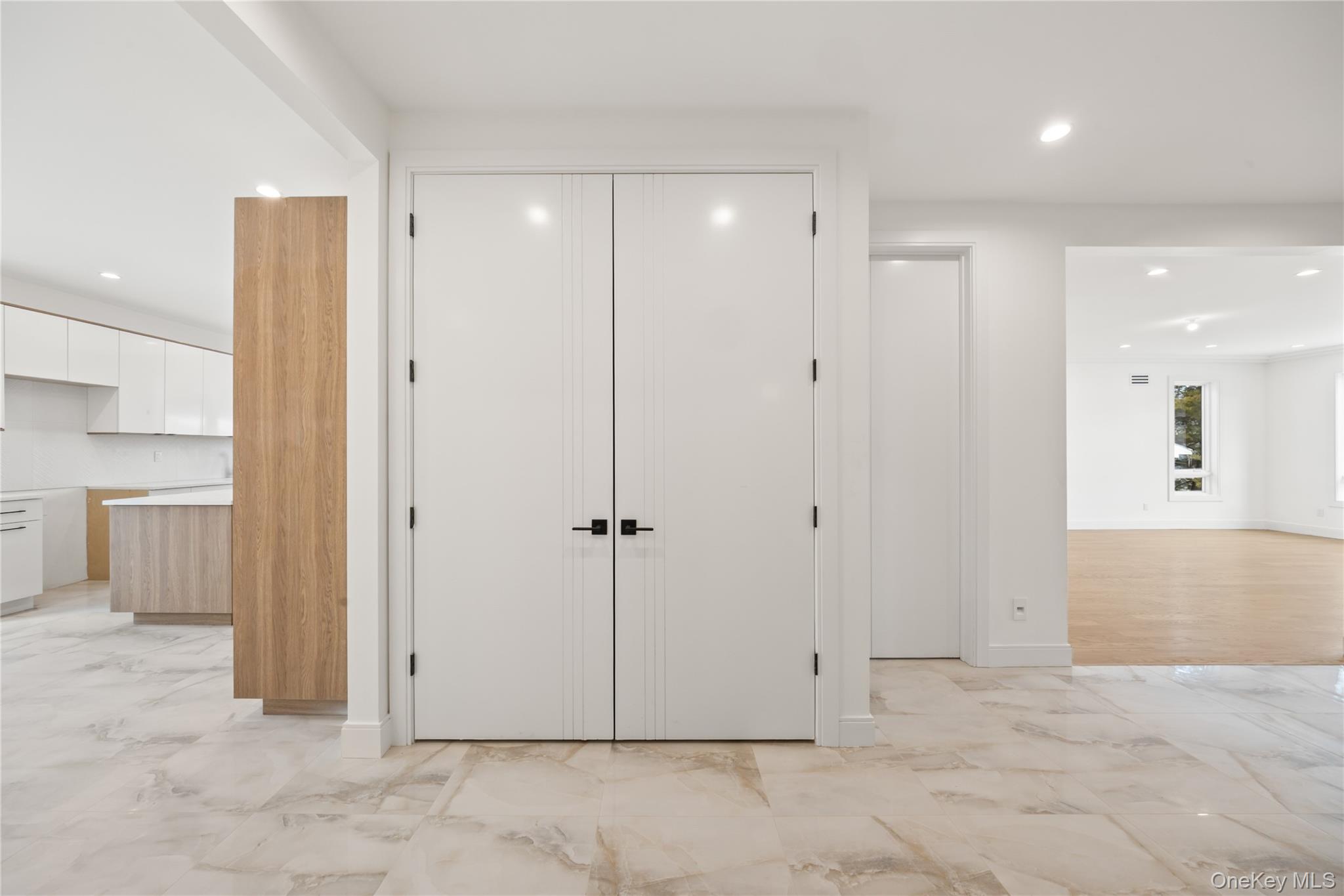 105 N Cole Avenue Unit: 202