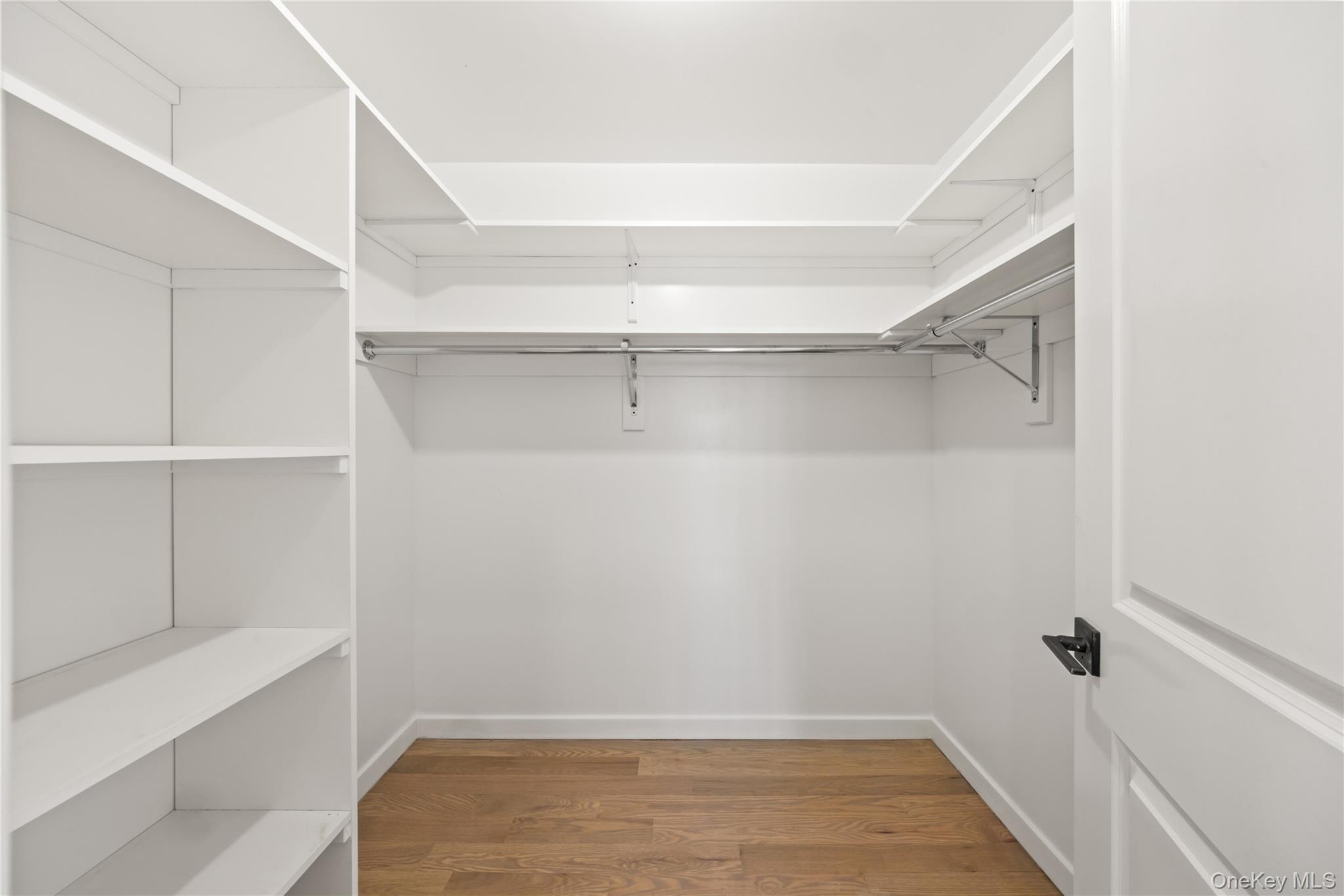 105 N Cole Avenue Unit: 202