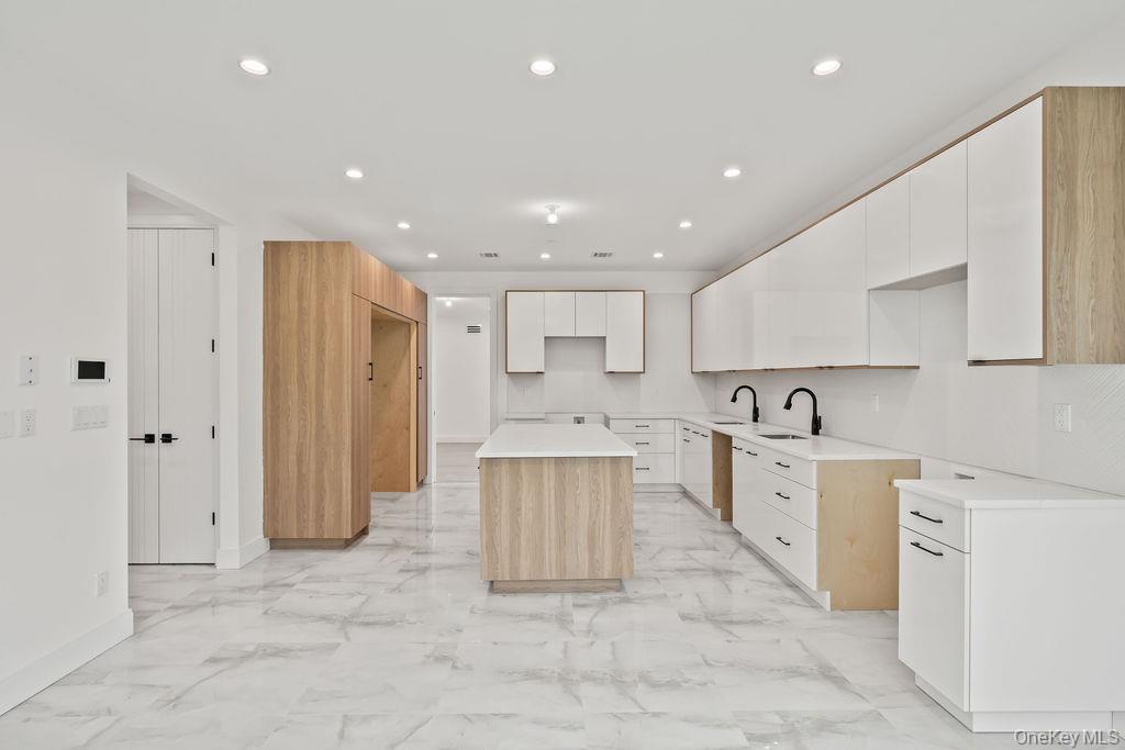 105 N Cole Avenue Unit: 213