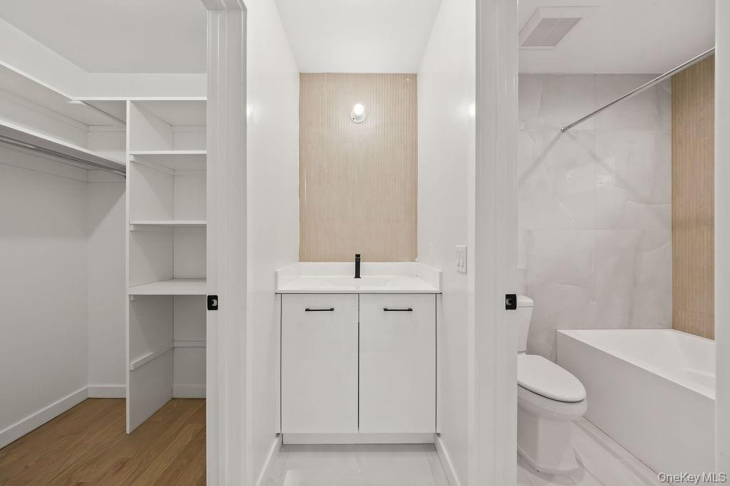 105 N Cole Avenue Unit: 213