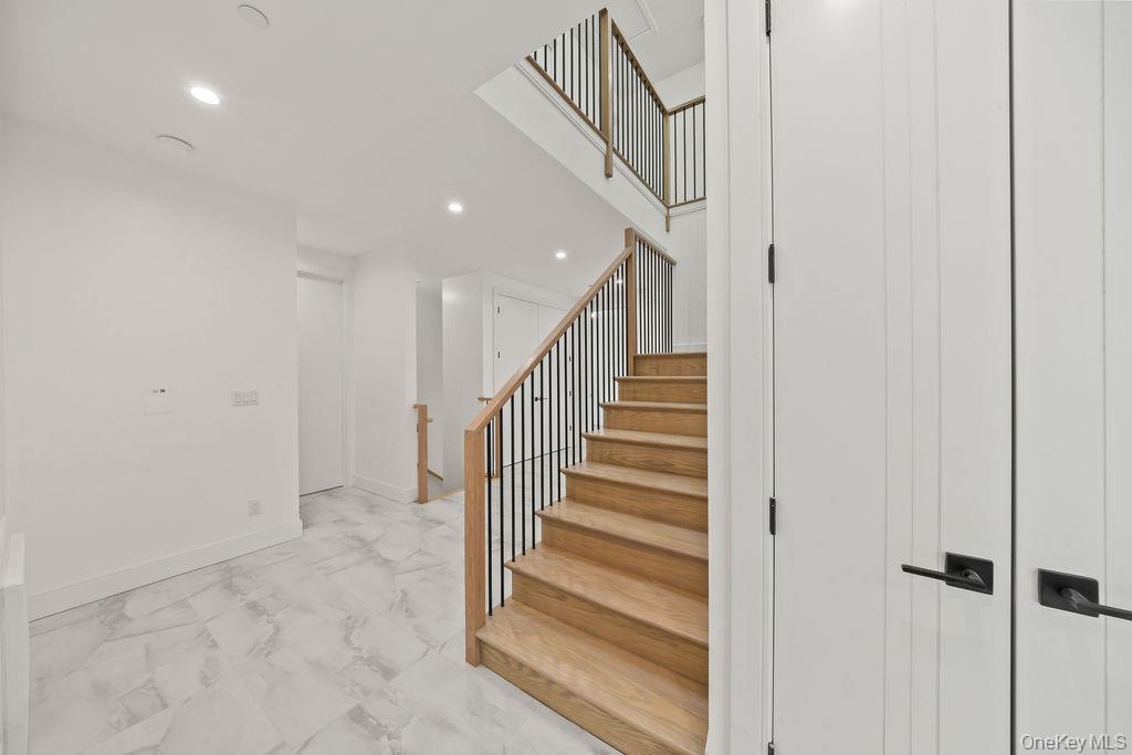 105 N Cole Avenue Unit: 213