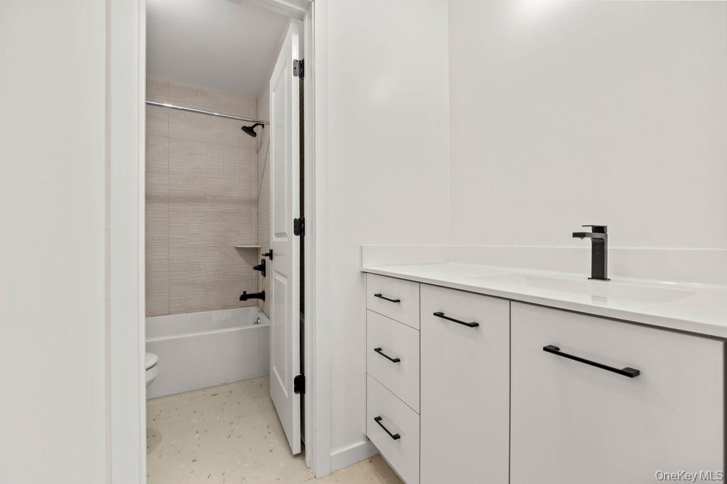 105 N Cole Avenue Unit: 213