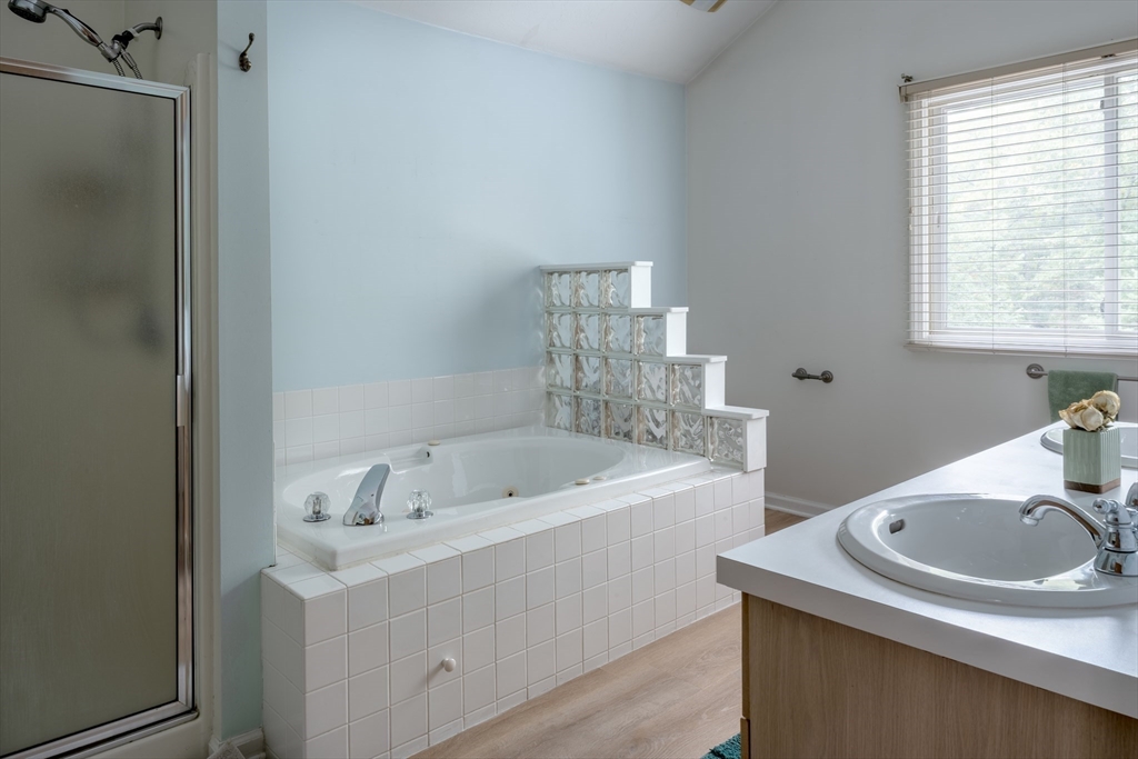 12 Arrowhead Cir # 12