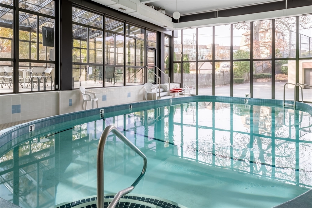 51 Melrose St Unit: 4D