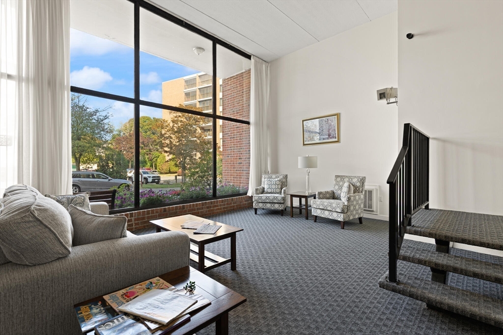 51 Melrose St Unit: 4D