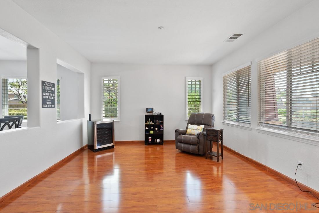 27805 Dogwood Gln