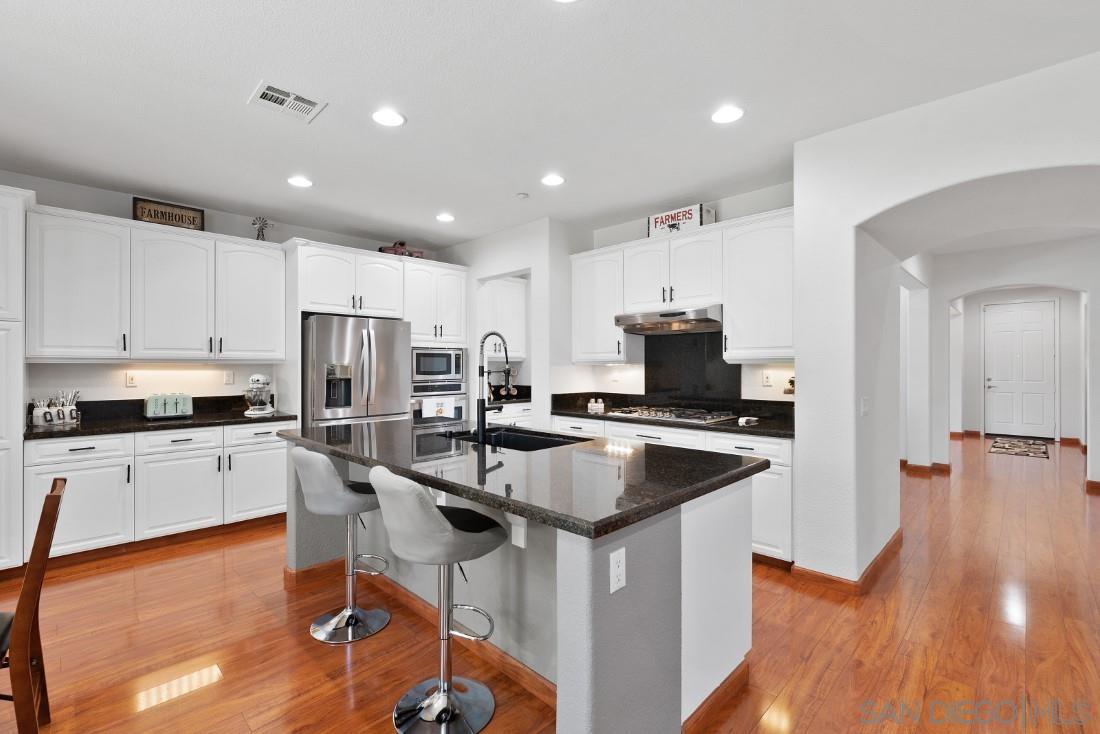 27805 Dogwood Gln