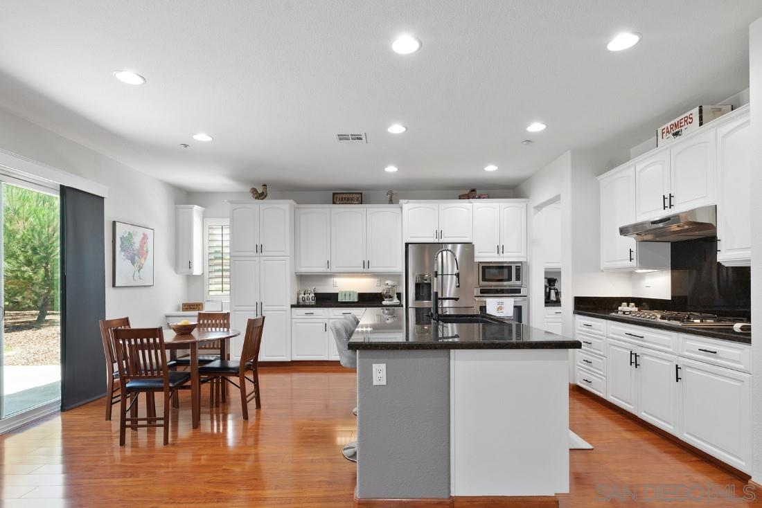 27805 Dogwood Gln